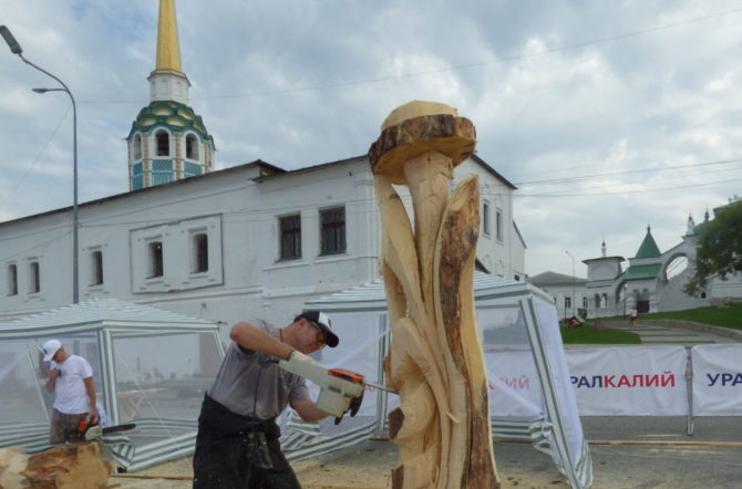 В Соликамске открыли I Международный фестиваль-конкурс парковой скульптуры «Сказы Соли Камской»